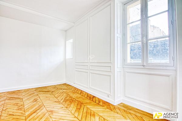 ersailles Notre-Dame Appartement exceptionnel de 2 pièce(s) 56m2 situé au 1er étage d'un immeuble entièrement rénové avec cave 559 000 € **  - Référence  27557