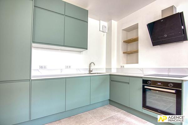 ersailles Notre-Dame Appartement exceptionnel de 2 pièce(s) 56m2 situé au 1er étage d'un immeuble entièrement rénové avec cave 559 000 € **  - Référence  27557