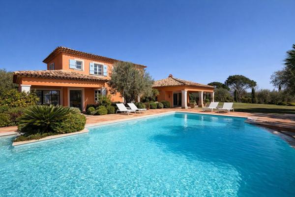 2 maisons, 6 chambres à 5 mn de Saint Tropez.