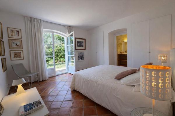 2 maisons, 6 chambres à 5 mn de Saint Tropez.
