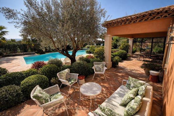 2 maisons, 6 chambres à 5 mn de Saint Tropez.