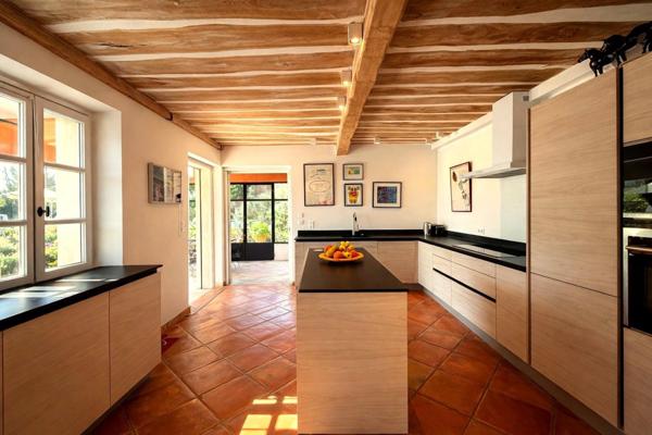2 maisons, 6 chambres à 5 mn de Saint Tropez.