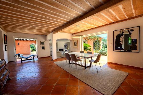 2 maisons, 6 chambres à 5 mn de Saint Tropez.