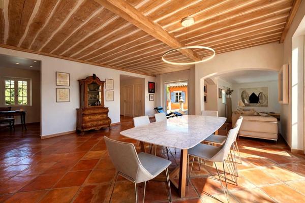 2 maisons, 6 chambres à 5 mn de Saint Tropez.