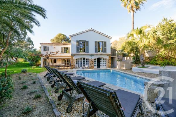 Maison à vendre  11 pièces - 272,68 m2 STE MAXIME - 83