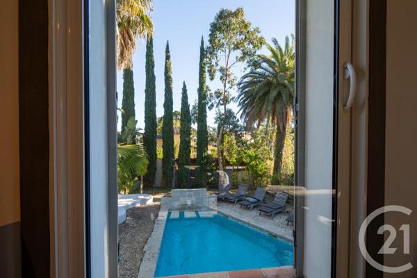 Maison à vendre  11 pièces - 272,68 m2 STE MAXIME - 83