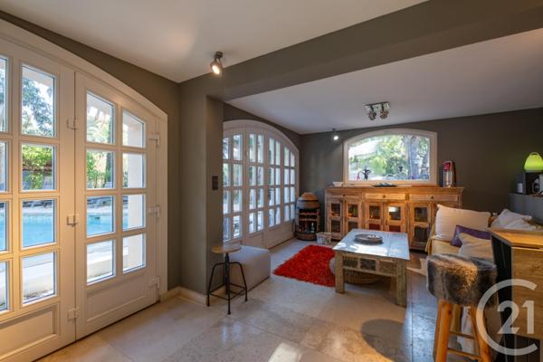 Maison à vendre  11 pièces - 272,68 m2 STE MAXIME - 83