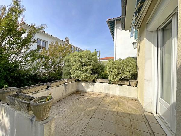 17200 ROYAN À 400m de la Plage du Chay : Un Potentiel Rare au Coeur de Royan