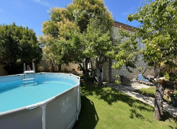A VENDRE MAISON AVEC JARDIN  ENTIEREMENT RENOVEE  INTERIEUREMENT