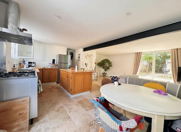 A VENDRE MAISON AVEC JARDIN  ENTIEREMENT RENOVEE  INTERIEUREMENT