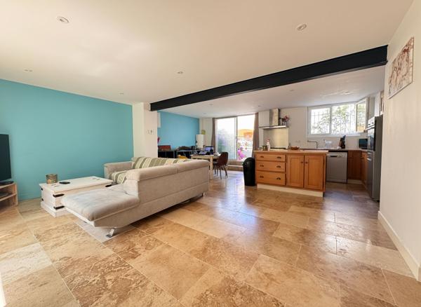 A VENDRE MAISON AVEC JARDIN  ENTIEREMENT RENOVEE  INTERIEUREMENT