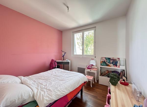 A VENDRE MAISON AVEC JARDIN  ENTIEREMENT RENOVEE  INTERIEUREMENT