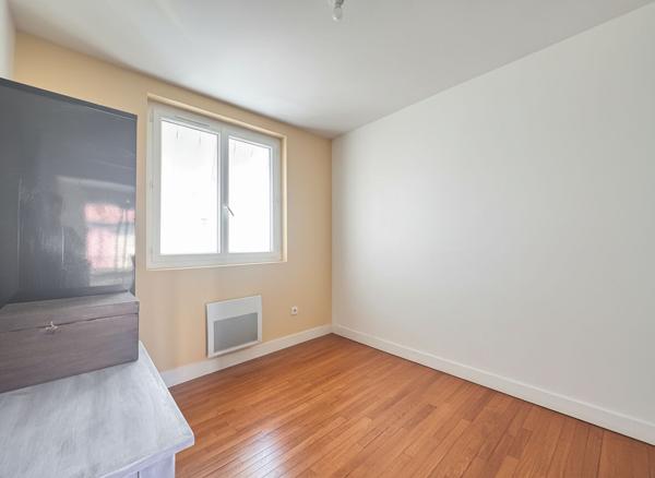 A VENDRE MAISON AVEC JARDIN  ENTIEREMENT RENOVEE  INTERIEUREMENT