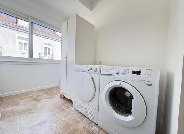 A VENDRE MAISON AVEC JARDIN  ENTIEREMENT RENOVEE  INTERIEUREMENT