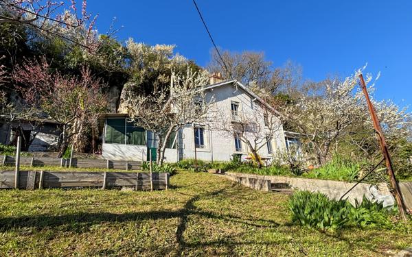 Maison à vendre    6 pièces •  Trélissac