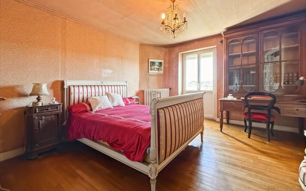 Maison à vendre    6 pièces •  Trélissac