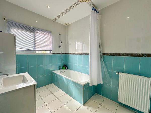 MAISON 121 m² - SAINT AVÉ