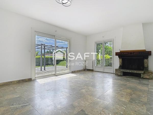 À Castelnau, maison de 120 m², 4 ch, garage et sous-sol.