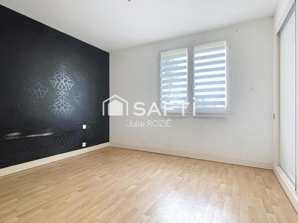 À Castelnau, maison de 120 m², 4 ch, garage et sous-sol.