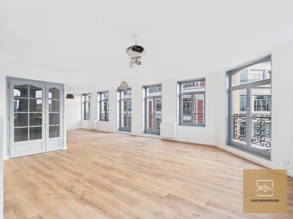 LILLE CENTRE – À 1 MINUTE À PIED DE LA GRAND-PLACE – DUPLEX 3 CHAMBRES – DERNIER ÉTAGE – 118 M² CARREZ