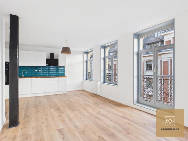 LILLE CENTRE – À 1 MINUTE À PIED DE LA GRAND-PLACE – DUPLEX 3 CHAMBRES – DERNIER ÉTAGE – 118 M² CARREZ