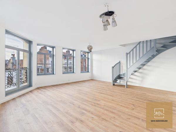 LILLE CENTRE – À 1 MINUTE À PIED DE LA GRAND-PLACE – DUPLEX 3 CHAMBRES – DERNIER ÉTAGE – 118 M² CARREZ