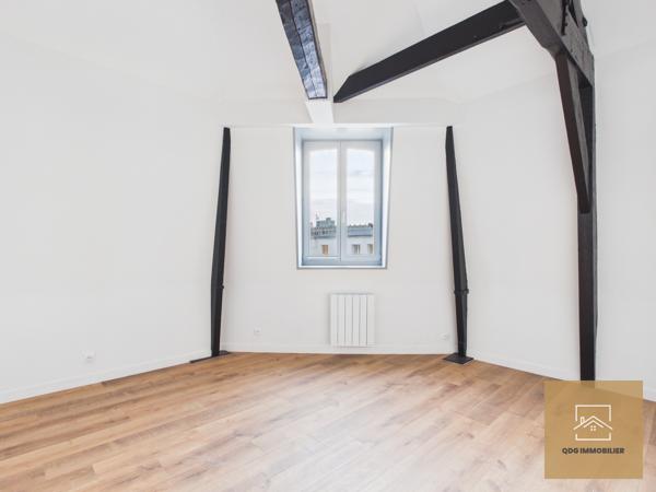 LILLE CENTRE – À 1 MINUTE À PIED DE LA GRAND-PLACE – DUPLEX 3 CHAMBRES – DERNIER ÉTAGE – 118 M² CARREZ
