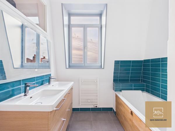 LILLE CENTRE – À 1 MINUTE À PIED DE LA GRAND-PLACE – DUPLEX 3 CHAMBRES – DERNIER ÉTAGE – 118 M² CARREZ