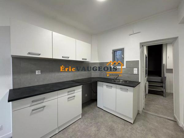 Location                                                      Appartement
                        
                     3 pièces                      50 m2                     à Coulommiers