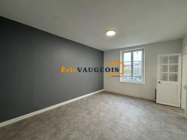 Location                                                      Appartement
                        
                     3 pièces                      50 m2                     à Coulommiers