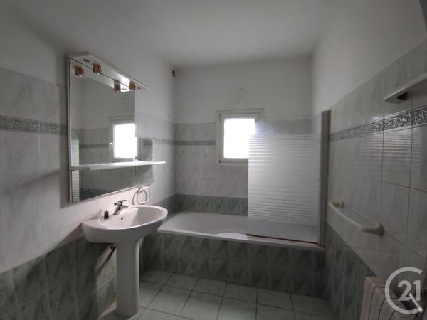 Maison à vendre  6 pièces - 126,50 m2 ST GENIS DES FONTAINES - 66