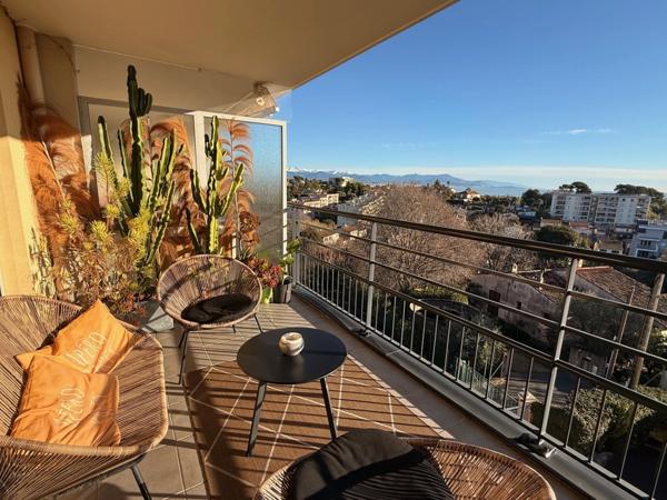 EXCLUSIVITÉ – Appartement 3 pièces à vendre à Antibes quartier Combes, vue mer, terrasses, garage, tout à pied