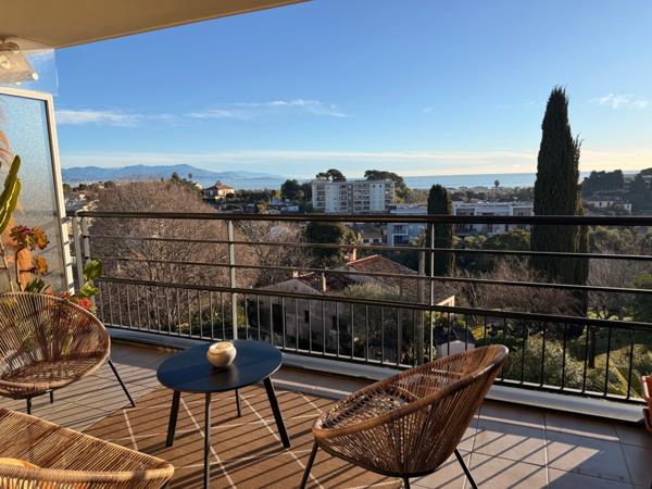 EXCLUSIVITÉ – Appartement 3 pièces à vendre à Antibes quartier Combes, vue mer, terrasses, garage, tout à pied