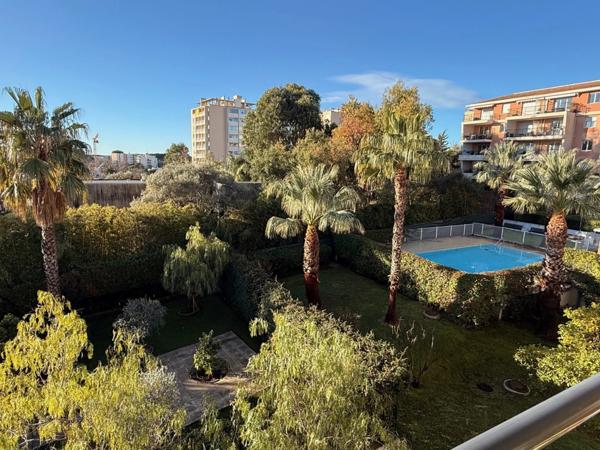 EXCLUSIVITÉ – Appartement 3 pièces à vendre à Antibes quartier Combes, vue mer, terrasses, garage, tout à pied