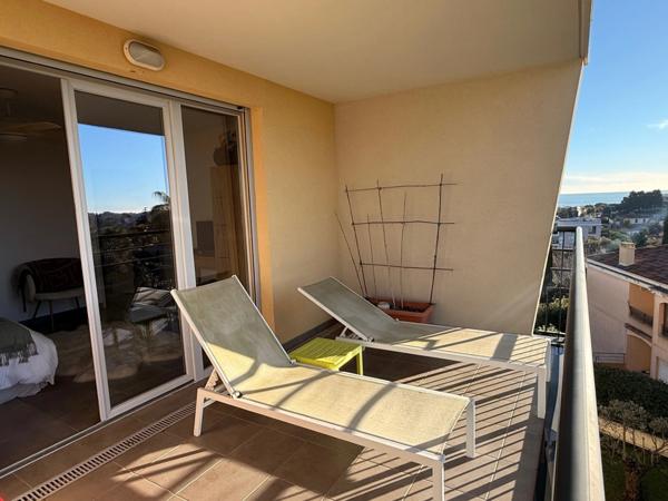 EXCLUSIVITÉ – Appartement 3 pièces à vendre à Antibes quartier Combes, vue mer, terrasses, garage, tout à pied