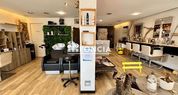 À vendre Local commercial 58.36 m² - Fréjus 83600
