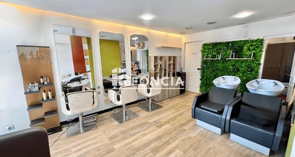 À vendre Local commercial 58.36 m² - Fréjus 83600