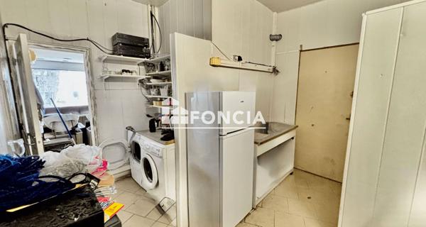 À vendre Local commercial 58.36 m² - Fréjus 83600