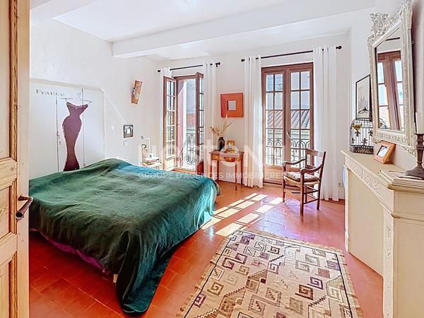 SIGEAN - MAISON DE VILLAGE TYPE 5 DE CARACTÈRE DE 125 M2