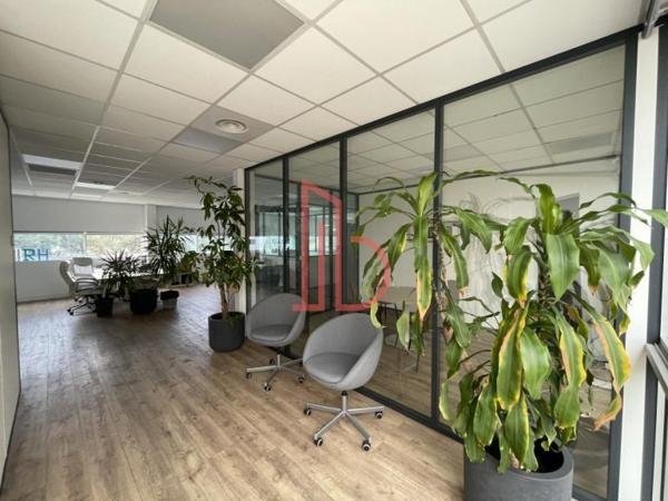 Bureau de 265 m² à vendre à Bordeaux Lac - Bruges