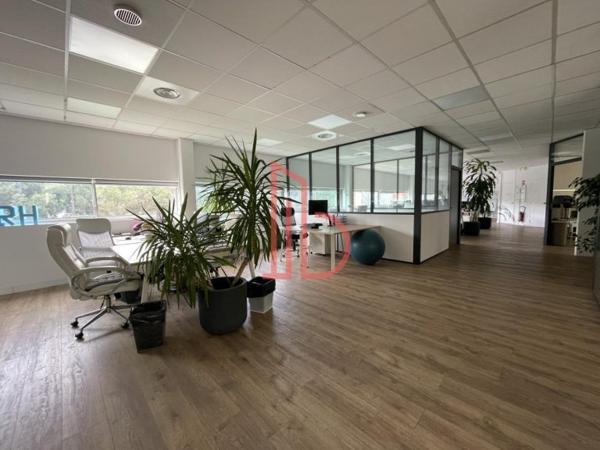 Bureau de 265 m² à vendre à Bordeaux Lac - Bruges