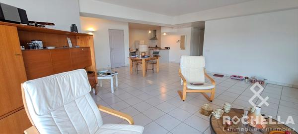 Appartement T4 de 121.84 m2 avec terrasse et garage, résidence avec ascenseur, vue sur bassin de plaisance