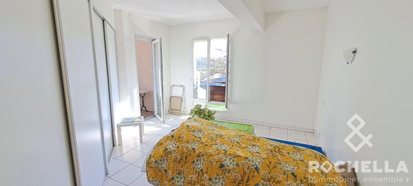 Appartement T4 de 121.84 m2 avec terrasse et garage, résidence avec ascenseur, vue sur bassin de plaisance