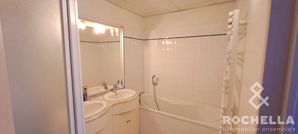 Appartement T4 de 121.84 m2 avec terrasse et garage, résidence avec ascenseur, vue sur bassin de plaisance