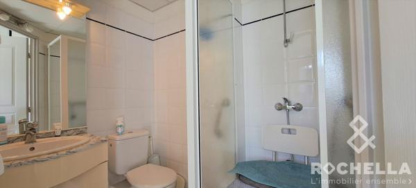 Appartement T4 de 121.84 m2 avec terrasse et garage, résidence avec ascenseur, vue sur bassin de plaisance