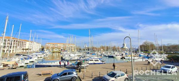 Appartement T4 de 121.84 m2 avec terrasse et garage, résidence avec ascenseur, vue sur bassin de plaisance