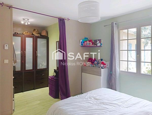 Trois en chambres en plain pied, grand garage, grande véranda, jardin et plus aux portes de Niort !