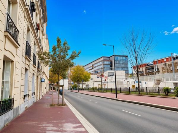 92130 -ISSY-LES-MOULINEAUX STUDIO T1 - PROFESSION LIBERALE OU HABITATION - TRAM -BUS RER C- LIGNE15