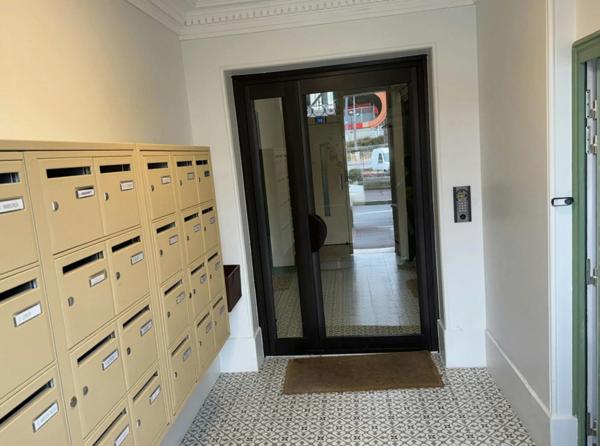 92130 -ISSY-LES-MOULINEAUX STUDIO T1 - PROFESSION LIBERALE OU HABITATION - TRAM -BUS RER C- LIGNE15