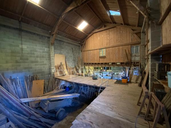 A LA CHAMBA ( 42 ). MAISON de CAMPAGNE avec ses DEPENDANCES - TERRAIN de 5000 m2 - CAVE A FOURME